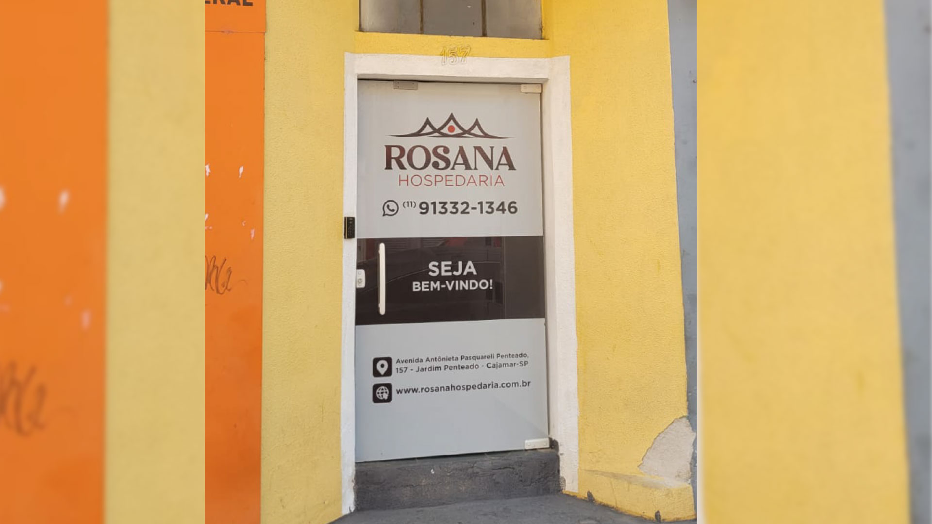 Fachada e Entrada da Hospedaria
